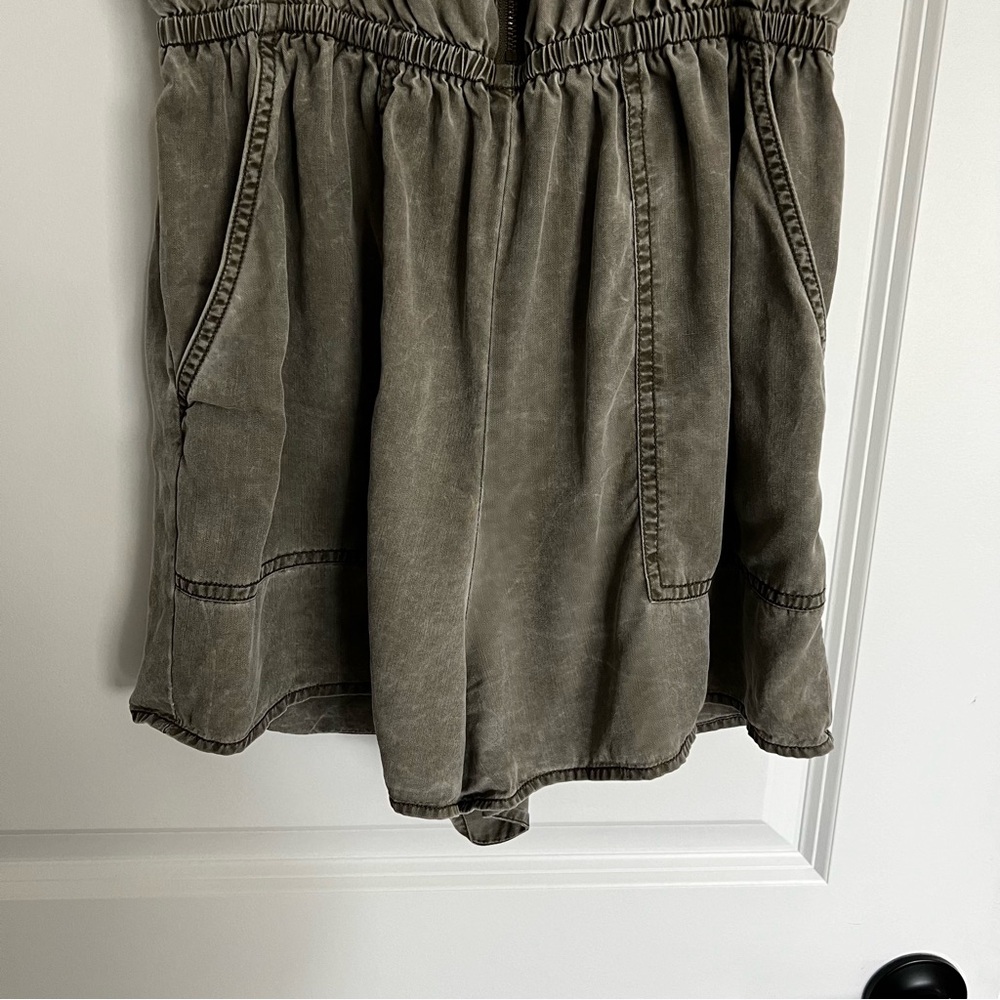 EXPRESS Zip Front Twill Utility Military Shorts One Piece Romper Green Size S - Picture 4 of 9